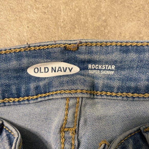 Old Navy Rockstar Super Skinny Jeans - Picture 3 of 5